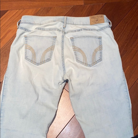 Light wash hollister jeans - Picture 2 of 3